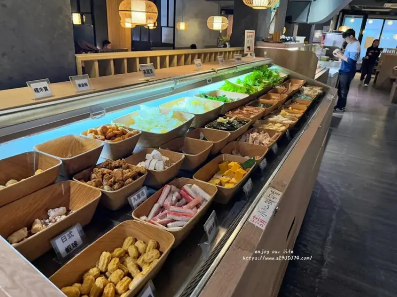 竹北-竹間精緻鍋物 ✔蔬食自助吧✔明治冰淇淋、飲料請自取✔個