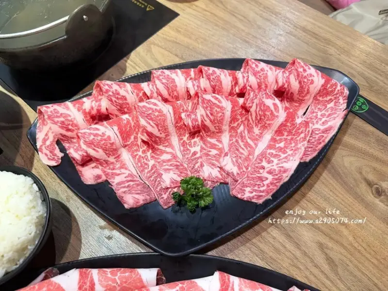 竹北-竹間精緻鍋物 ✔蔬食自助吧✔明治冰淇淋、飲料請自取✔個