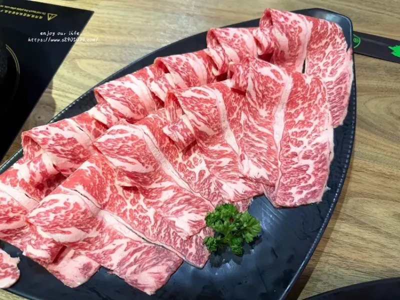 竹北-竹間精緻鍋物 ✔蔬食自助吧✔明治冰淇淋、飲料請自取✔個