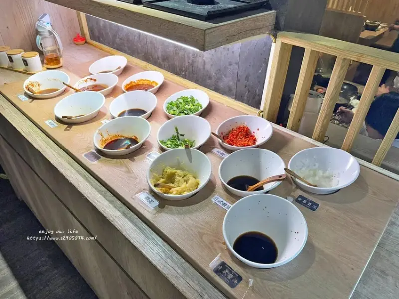 竹北-竹間精緻鍋物 ✔蔬食自助吧✔明治冰淇淋、飲料請自取✔個