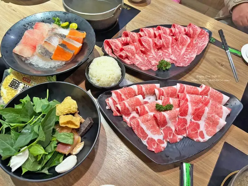 竹北-竹間精緻鍋物 ✔蔬食自助吧✔明治冰淇淋、飲料請自取✔個