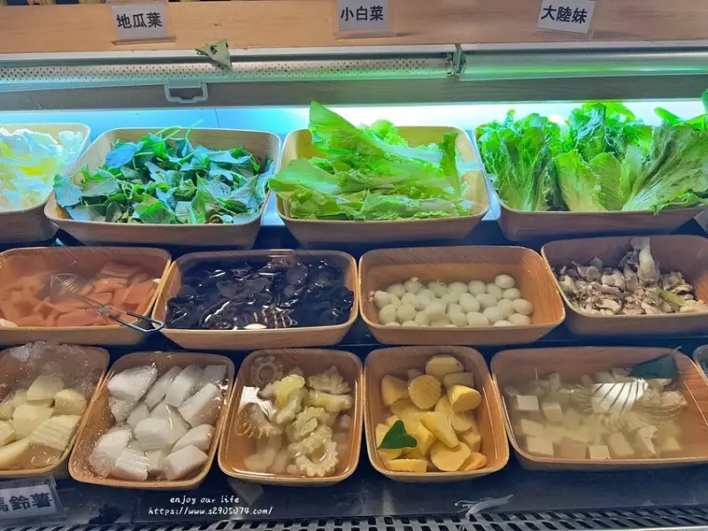 竹北-竹間精緻鍋物 ✔蔬食自助吧✔明治冰淇淋、飲料請自取✔個
