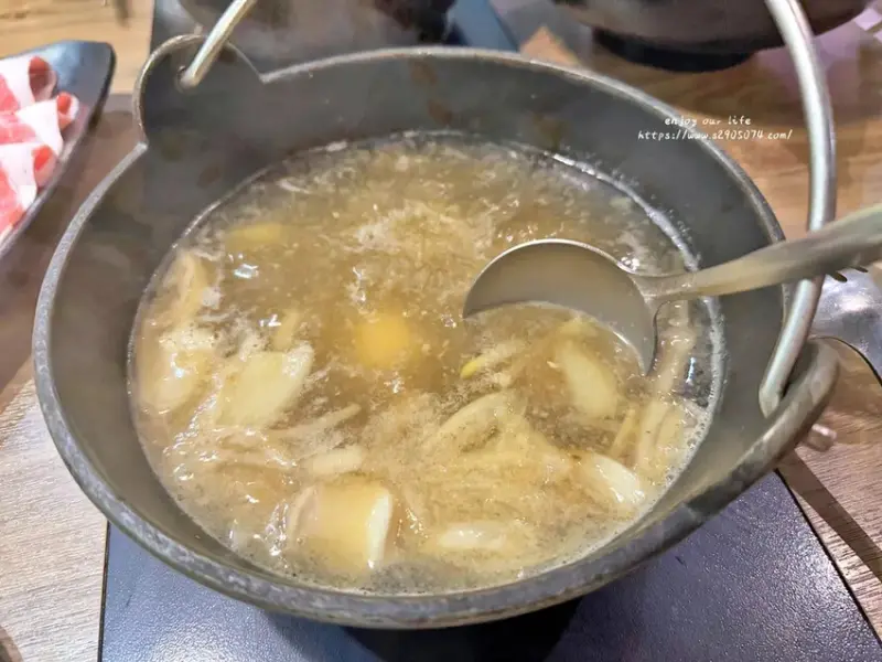 竹北-竹間精緻鍋物 ✔蔬食自助吧✔明治冰淇淋、飲料請自取✔個