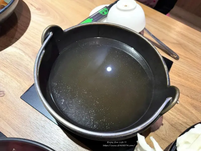 竹北-竹間精緻鍋物 ✔蔬食自助吧✔明治冰淇淋、飲料請自取✔個