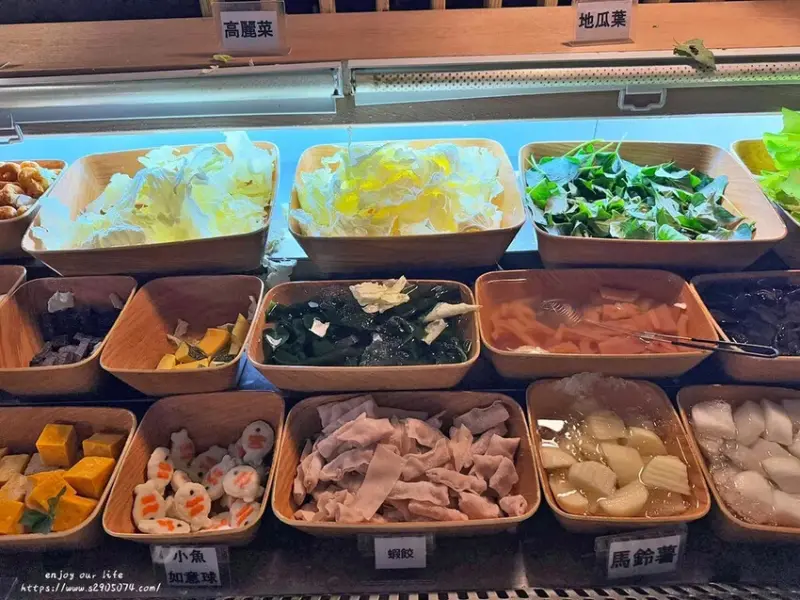 竹北-竹間精緻鍋物 ✔蔬食自助吧✔明治冰淇淋、飲料請自取✔個