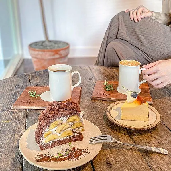 (台北芝山站)Weiss Cafe 台北天母咖啡廳推薦 Flügel Studio二店 白色極簡系咖啡廳 網美必拍打卡 好吃甜點完美咖啡