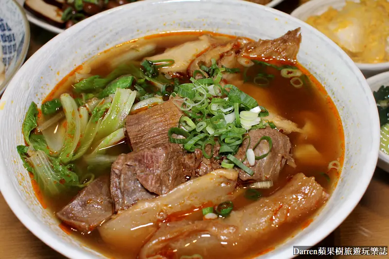 桃園藝文特區牛肉麵|川驕牛肉麵專門店川味牛肉麵菜單價位(桃園中正路美食)