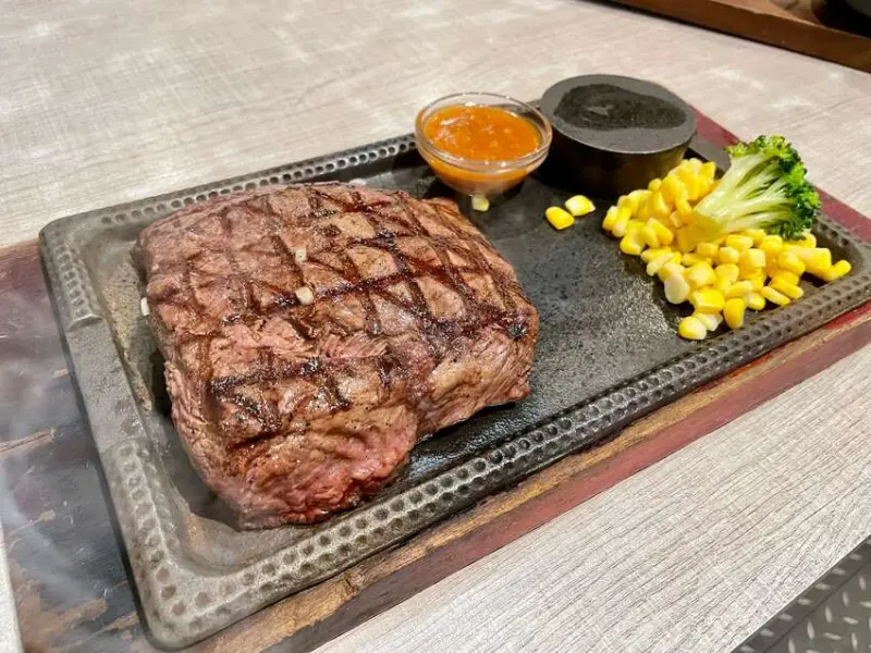 鬥炙原味炙燒牛排（台北中和店）｜來鬥炙大啖濕式熟成牛排，大口吃肉就是爽快／捷運永安市場站牛排館