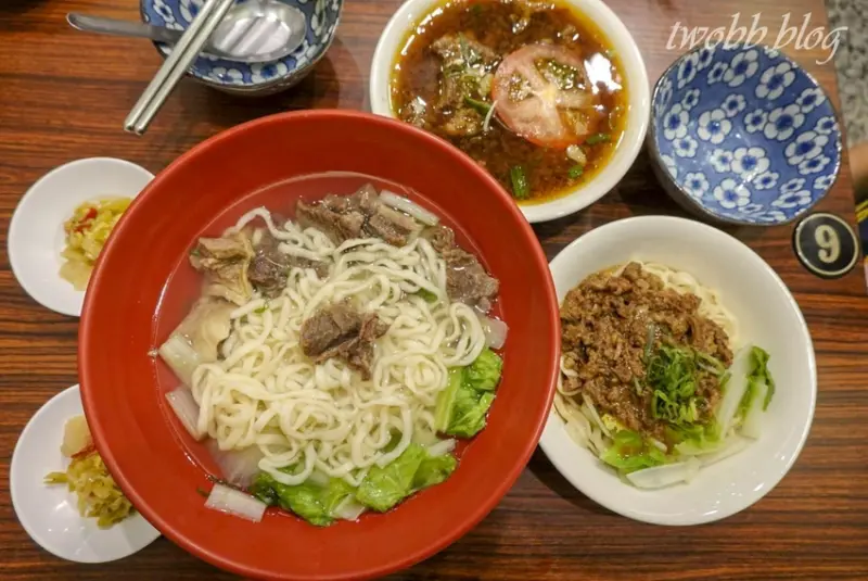 【嘉義美食｜ 壹等葉台灣牛肉小館(嘉義文化店)-用心熬煮的幸福湯頭，軟嫩牛肉塊連小朋友都能入口，是晚餐消夜的好選擇。 - 1個媽咪2個寶