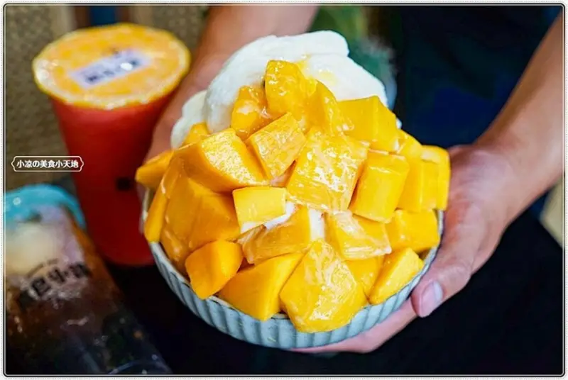 網友都在瘋這家！在地傳承42年老冰店！人氣消暑芒果雪花冰料滿到爆！古早味挫冰27種配料任你挑！！