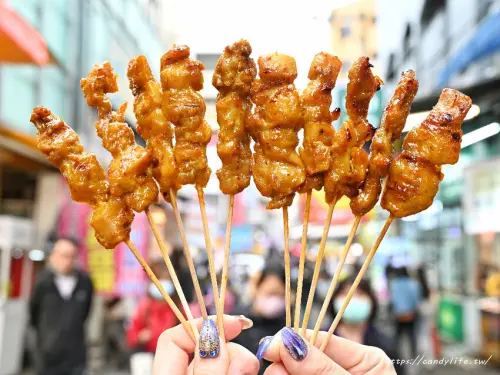 國王沙爹｜台中也可以吃到道地新加坡沙爹肉串，現點現烤，鹹中帶甜，一支接一支～