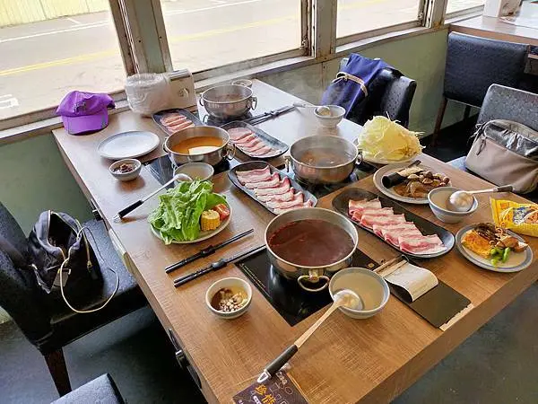 苗栗市~喫火鍋吃到飽火鍋店~在火車上吃火鍋的新鮮體驗~