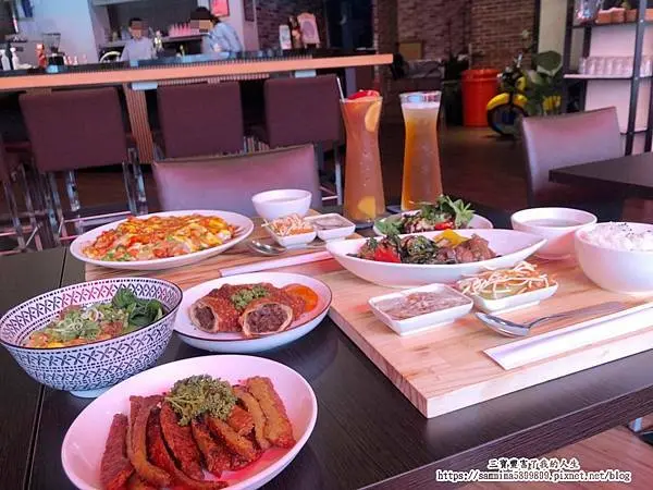 台中西屯簡餐｜平價中式茶館【掬水舍人文茶館】簡餐、茶點、茶飲 讓人懷念起台中特有的泡沫紅茶店