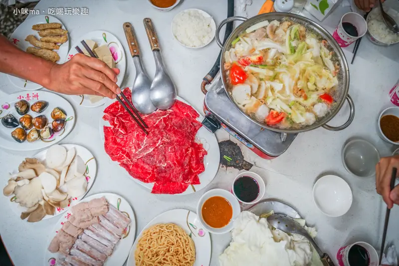 小豪洲沙茶爐-中正總店 ▏來台南吃什麼~正宗道地廣東汕頭火鍋不能錯過。讓人懷念的湯頭跟沙茶醬 配上QQ脆脆的魚冊 好好味啊~。台南美食