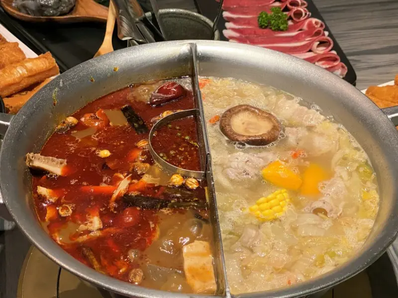 【台北 火鍋】青花驕，王品集團新品牌麻辣鍋，不油膩的麻辣與酸菜白肉鍋原來這麼搭