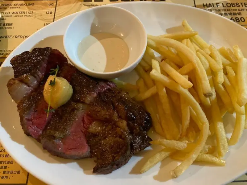 服務很好用餐很愉快 鰻魚飯好吃 店員會給很好的建議且關心客人的用餐情況