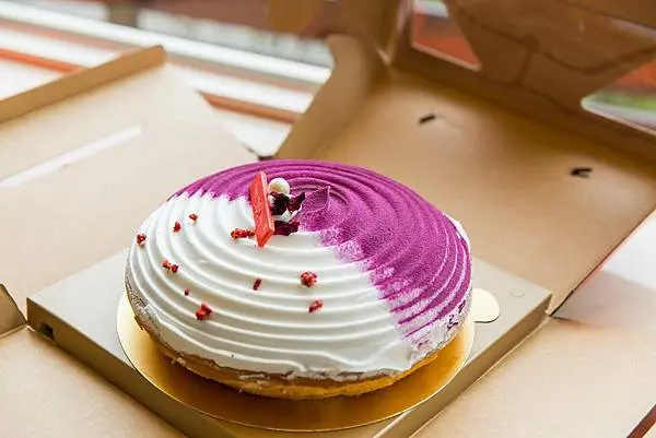 竹北母親節蛋糕推薦-Bake Code烘焙密碼，全新推出天后級波士頓派～喜歡綿密悠長的芋泥香氣還是金黃香甜的金旺鳳梨呢？快帶媽媽來看看吧！