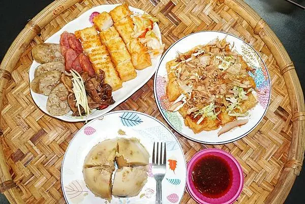 台中豐原美食<糕粿不貴>午茶點心來一份懷舊美食新吃法～柴魚燒蘿蔔糕獨特口感好特別.嘉義碗粿.綜合套餐.古早味美食好滋味,銅板美食