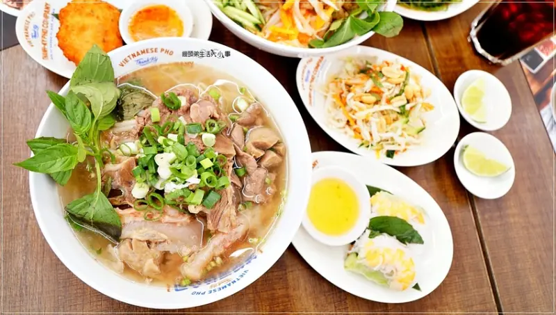 【松山 越式河粉】誠記越南麵食館／捷運南京復興站，經典綜合牛肉粉，一次讓你吃到四種牛肉口味，湯頭鮮美，價格便宜