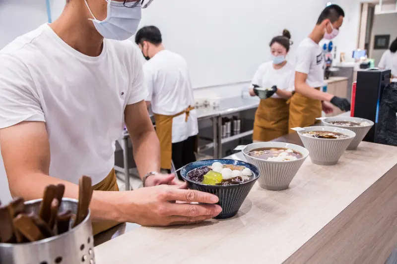 桃園市蘆竹區澎湃豆花南崁店｜文青豆花專門店，豆花竟然可以吃到飽！內用豆花嫩仙草只要70元讓你吃到飽