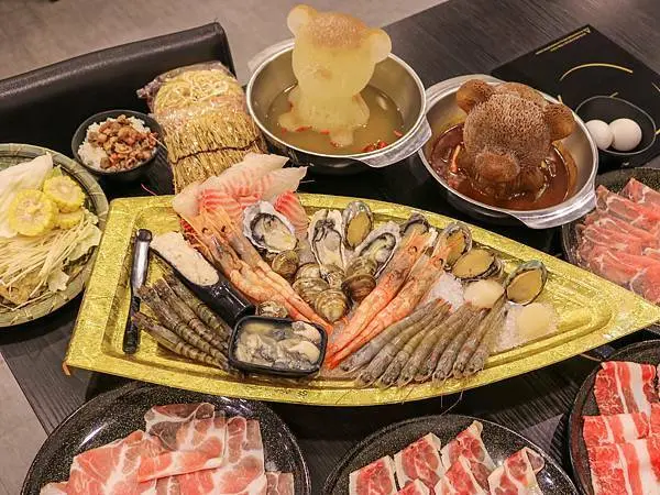 【中壢美食】麻六味鍋物～超大豪華海鮮船、中壢超平價火鍋自助吃到飽、獨家北極熊火鍋～桃園中壢火鍋推薦～（文內附菜單）