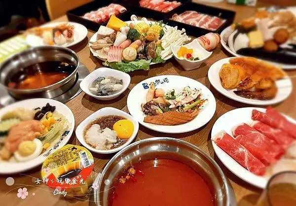 板橋美食》自助百匯吃到飽【極鮮火鍋板橋店】海鮮時蔬肉品任你夾 ‧ 上百樣食材滿足你的胃！