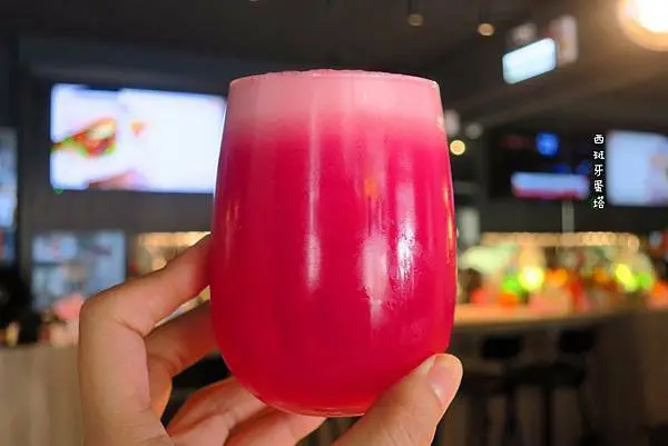 丸家複合式餐酒館｜台北東區必吃來囉！大中午就營業的餐酒館，搭配的竟然是刈包、鍋燒意麵，超狂超誇張！