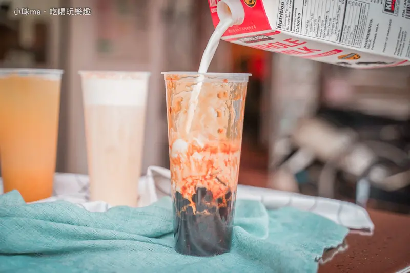 丸子手作茶館(三重正義店) ▏純手工芋泥鮮奶 細綿的芋泥絲柔滑順。黑糖珍珠鮮奶 手炒黑糖讓你捨不得停下來。使用百年茶莊茶葉 茶香回甘溫順一喝上癮。捷運三重國小站