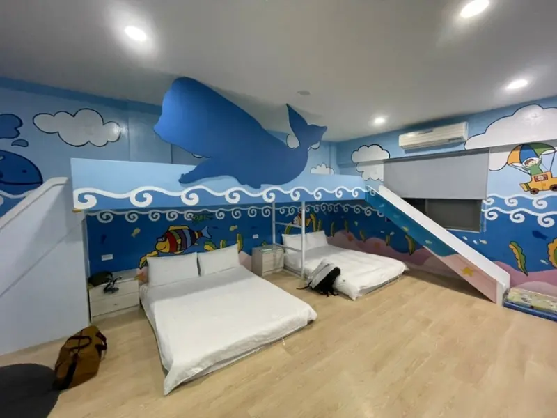 飛魔力民宿｜台南包棟 🏵 親子民宿‧每間套房都有溜滑梯！大人小孩都超放電 🏵