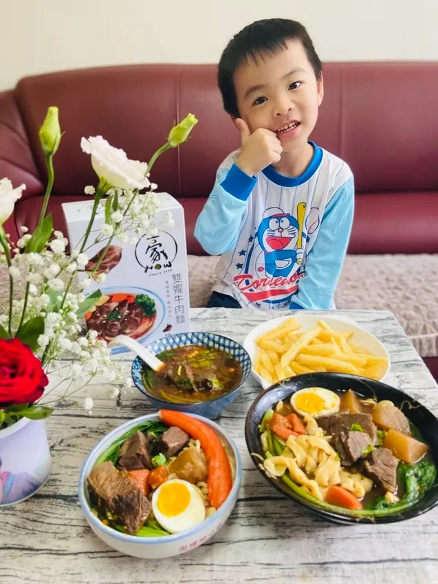 宅配美食推薦 冷凍料理包 豪HOW雙饗牛肉麵 嚴選紐西蘭牛頰肉 肉大塊 湯頭鮮甜 手工麵條Q彈有勁道