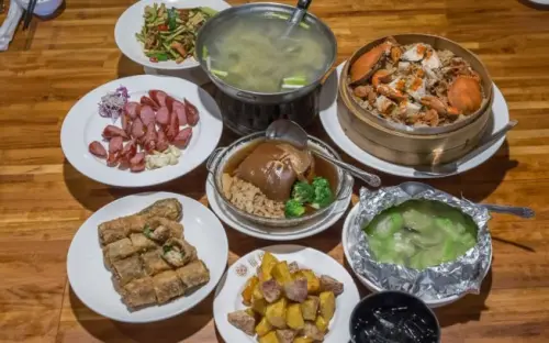 古早味台菜在福樓。紅蟳米糕、自製手工蝦捲、客家小炒、番薯與蚵仔西瓜綿湯 - 老莫 Say台南