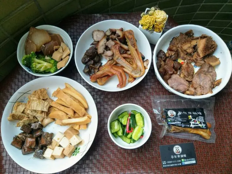 【美食】「萃年華滷味」淡水滷味推薦、淡水小吃推薦、淡水銅板美食推薦、煙燻滷味推薦 (附菜單)