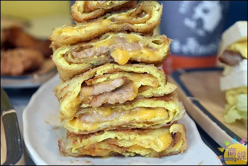 燒肉咬蛋。網友大推超好吃脆皮蛋餅.燒肉歐姆蛋吐司 02:00~11:00宵夜早餐好選擇-商妮吃喝遊樂