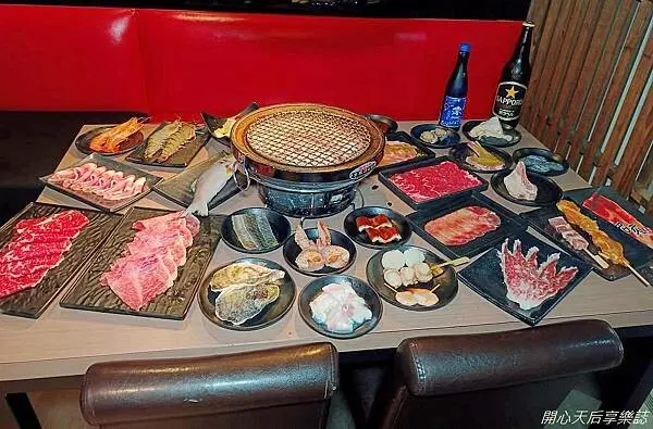 新北三重燒肉『名炙炭火燒肉』三重超強頂級燒肉,和牛海鮮燒烤吃到飽,也有火鍋吃到飽！三和國中站美食推薦~