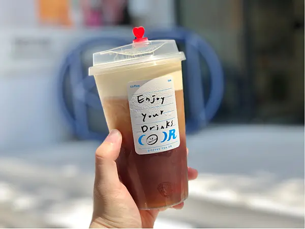 【大安區飲料店】Coffee.Tea.Or x 買茶買咖啡，來Coffee.Tea.Or就對！東區文青飲料店結合眼鏡品牌Klassic，共同打造潮流複合式手搖店、超夯蜜曬系列飲品，擄獲你我味蕾的大人氣