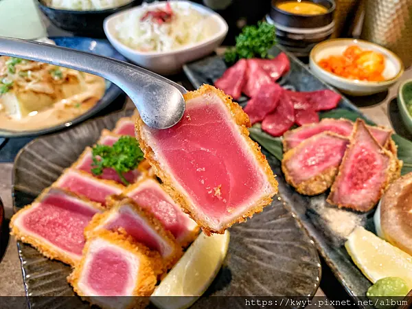 【台中西區燒肉】逸之牛台中精誠店。高雄超人氣炸牛名店插旗台中，熟成炸牛燒肉專門，燒肉控大推！逸之牛台中精誠店菜單