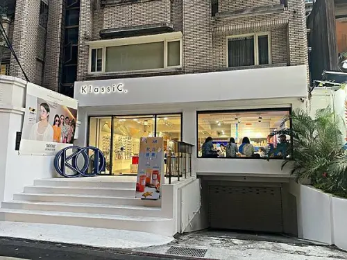 【忠孝敦化站】與年輕族群愛的眼鏡品牌Klassic共享複合式飲料空間 ‧ 各式飲品還有燕麥拿鐵 ‧ Coffee.Tea.Or