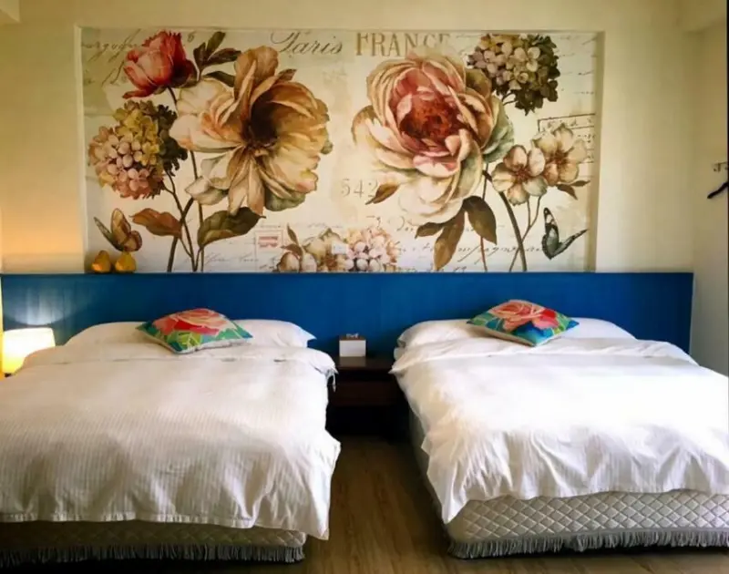 台東小斗宅生活民宿：充滿彩繪的空間彷彿來到了藝廊│台東市區民宿推薦、近鐵花村音樂聚落慢市集、波浪屋2號倉庫