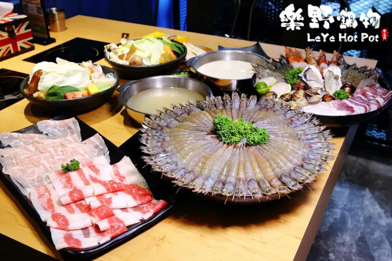永和火鍋｜火鍋控必收藏！樂野鍋物，CP值超高的海陸雙人套餐超彭湃，你生日"幾歲就送幾隻蝦"，蝦控快揪起來吃鍋！