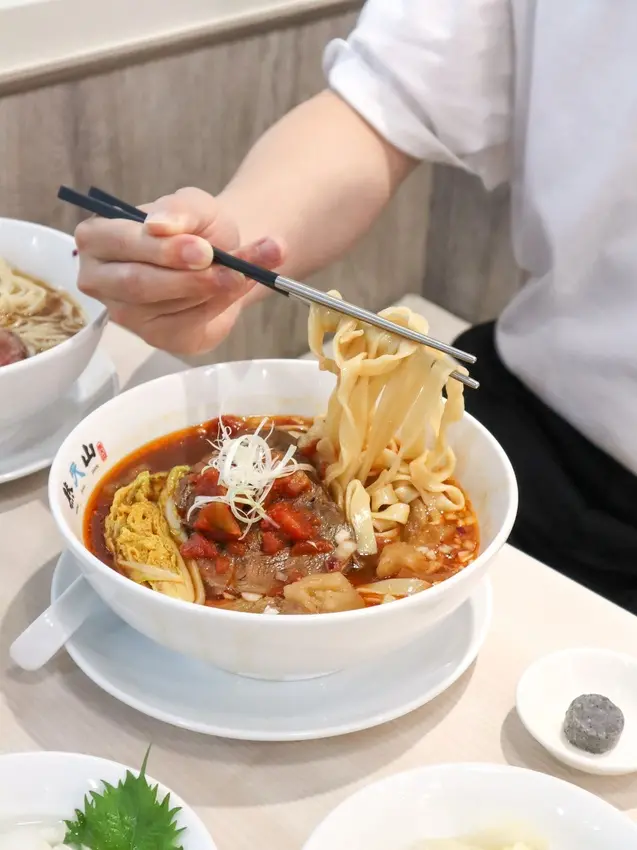 [ 台北美食 ]熊天山牛肉麵- 捷運科技大樓站新開幕 牛肉麵裡竟然加松露！