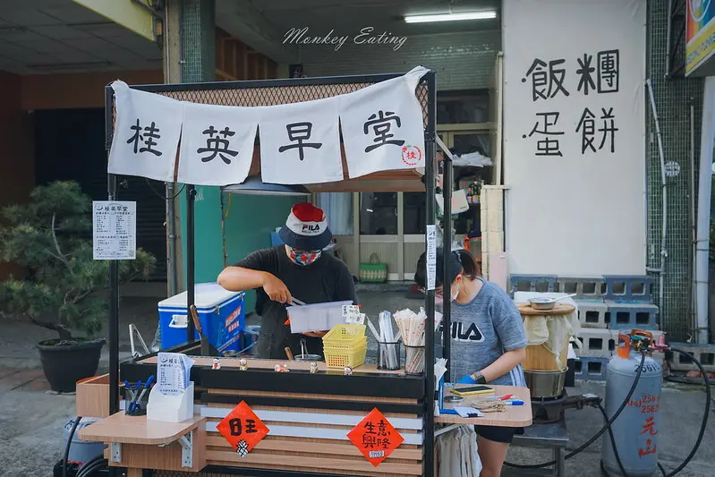 【台中豐原】桂英早堂│古早味手作飯糰、粉漿蛋餅、菜頭粿，推薦泰式辣炒豬肉，豐原早餐推薦