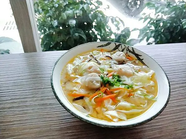 美食【馬祖。阿婆魚麵】北竿手工魚麵｜魚麵、魚酥、冰釀黃金餃都必吃｜內含完整菜單