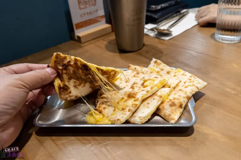 飪室咖哩 RenshiCurry 勤美店｜西區台中市–網美風格的印度料餐廳，咖哩料理超美味、甩餅有多種選擇