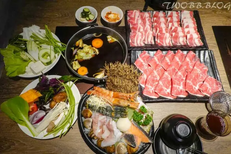 【新北土城美食｜ 千荷田蔬食百匯涮涮鍋-新開幕!超澎湃蔬菜自助吧吃到飽，搭配生猛海鮮及鮮嫩肉類，愛吃蔬菜的朋友快衝一波。 - 1個媽咪2個寶