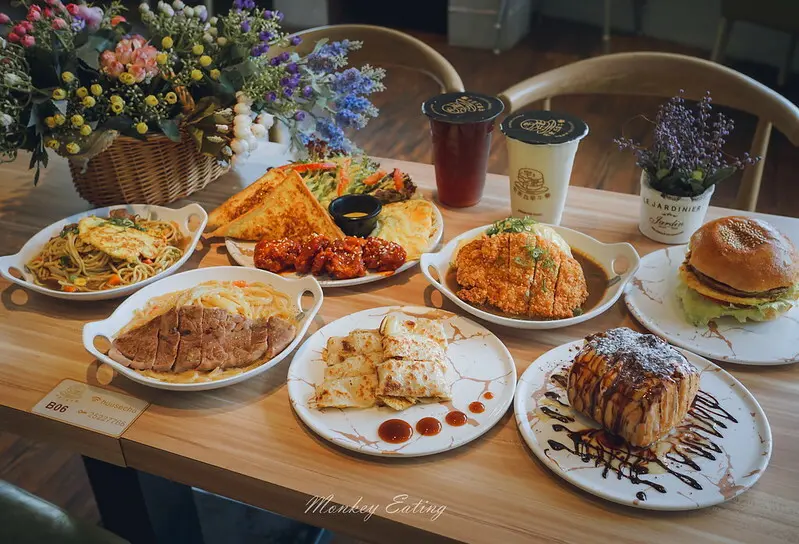 【台中豐原】宅家丘早午餐│白色清新風平價早午餐，銅板早餐、咖哩飯、義大利麵都吃的到，超美空間免費出租有插座WIFI