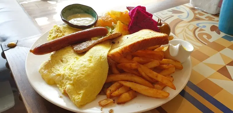 【Wa Cow Brunch】肯定要吃爆的礁溪早午餐，一人餐兩人吃的巨大分量，咖啡飲料無限暢飲