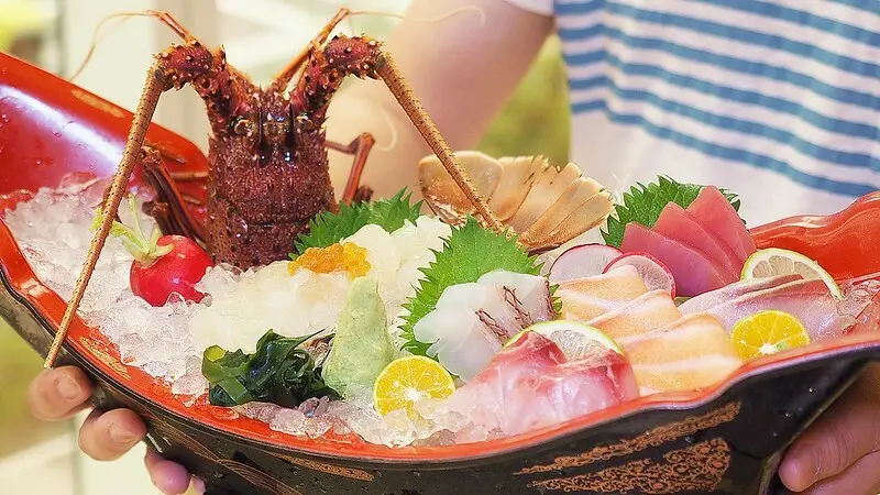 新鮮生猛澳洲龍蝦一蝦兩吃，物超所值的美味！只吃一碗不過癮的龍蝦粥必點【高雄林皇宮 奇鮮和漢料理】高雄日本料理推薦 高雄海鮮餐廳