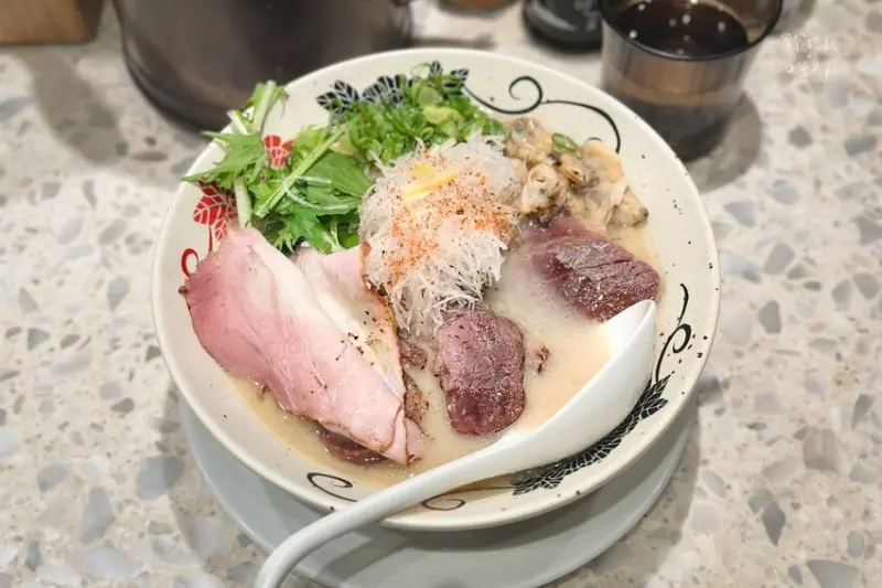 台北中山｜冠軍三連霸的人氣排隊拉麵！多元食材搭配推出各式限定