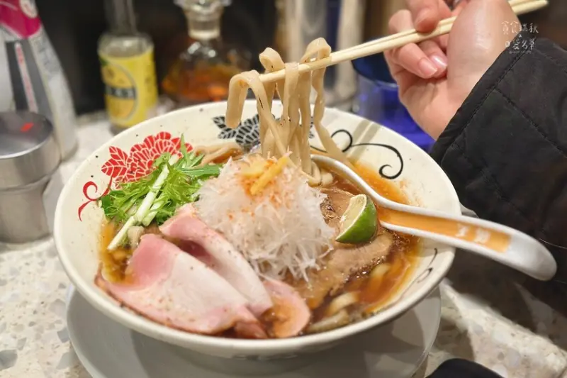 台北中山｜冠軍三連霸的人氣排隊拉麵！多元食材搭配推出各式限定