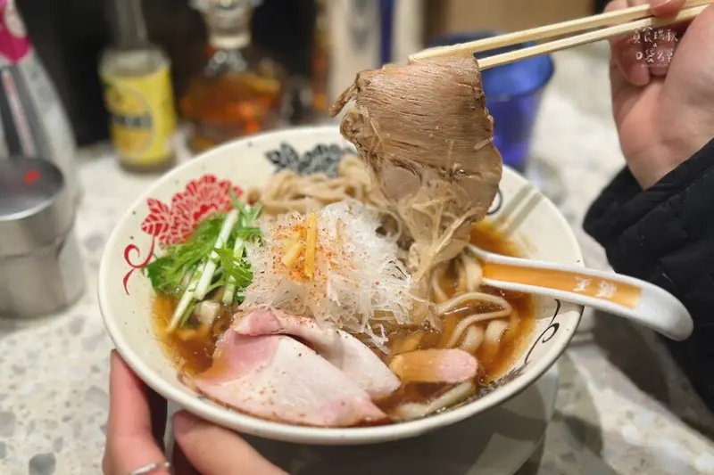 台北中山｜冠軍三連霸的人氣排隊拉麵！多元食材搭配推出各式限定